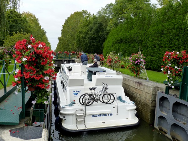 First Class Hausbootferien auf den Kanälen in der Bretagne
